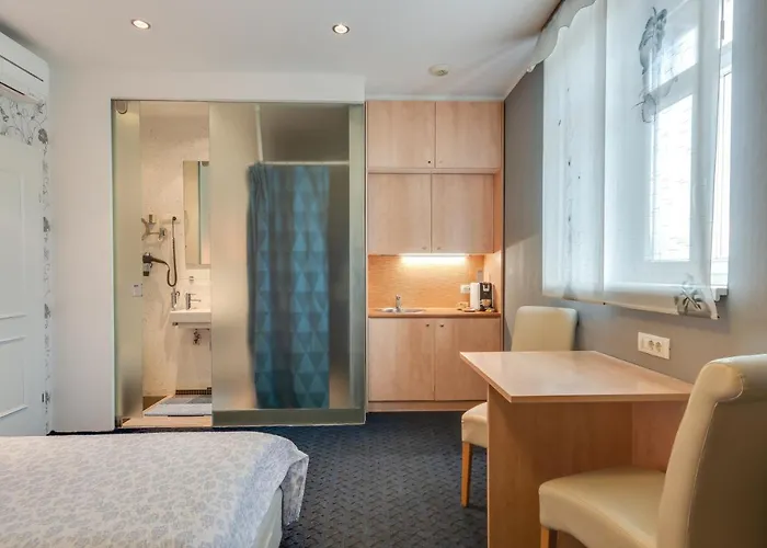 Marta & Guest house 3*